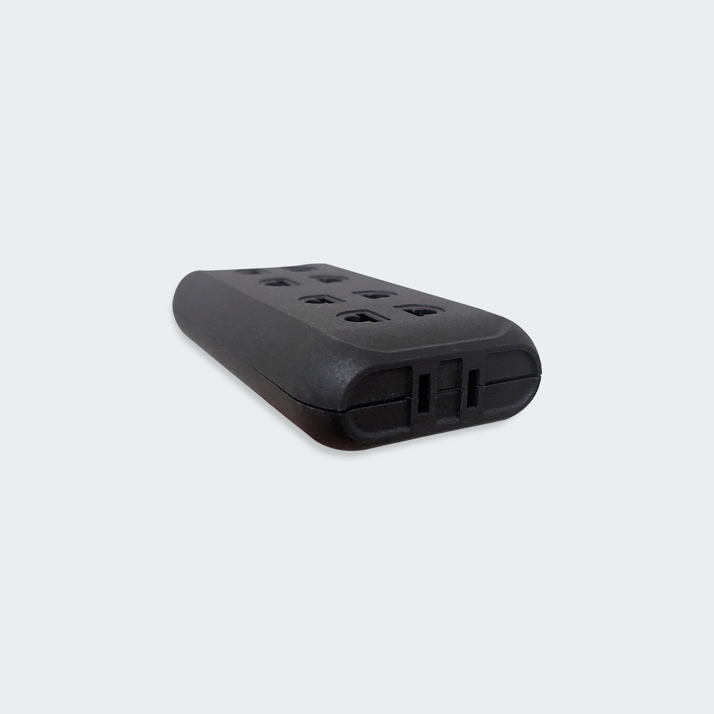 ROYU 4 International + 2 Flat Pin Adapter